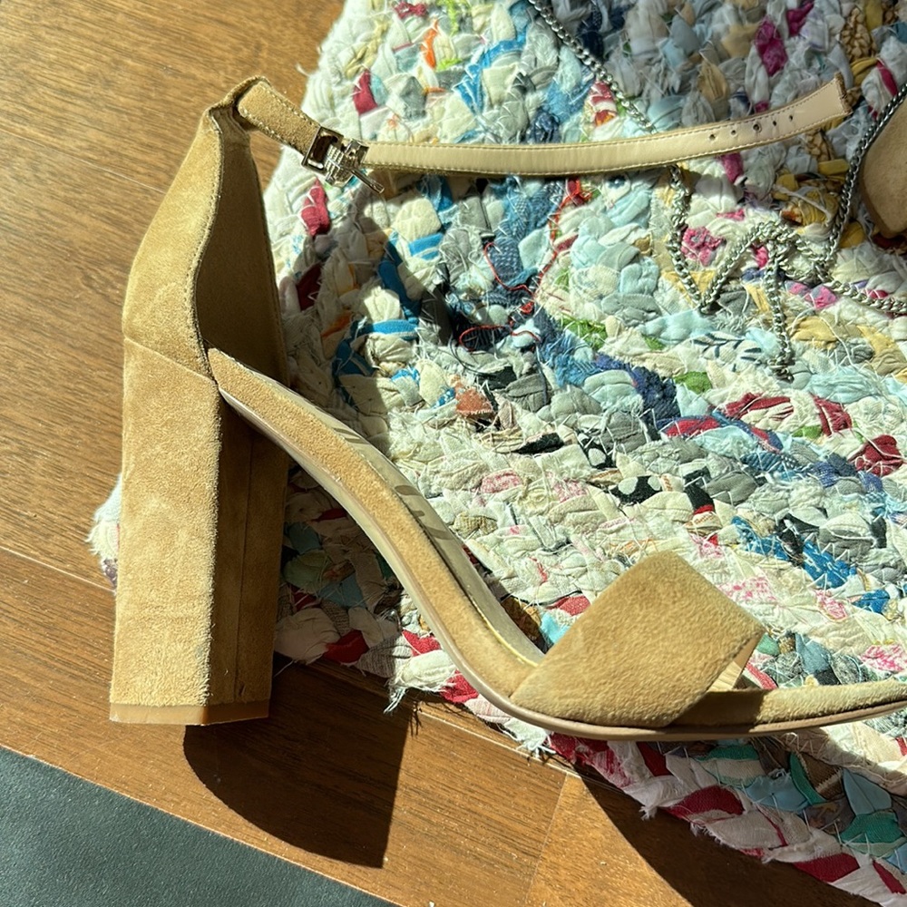 Sam Edelman heeled sandal in nude suede - Picture 2 of 3